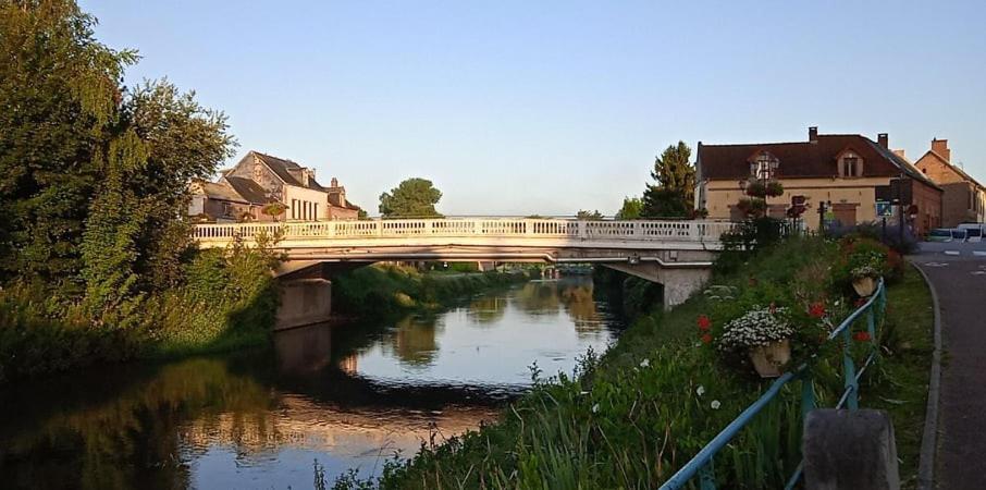 Aux 10 Ponts - Gite Aux Abords Du Fleuve La Somme - La Mer A 30 Min - La Nuit Pour 6 Voyageurs Ngoại thất bức ảnh